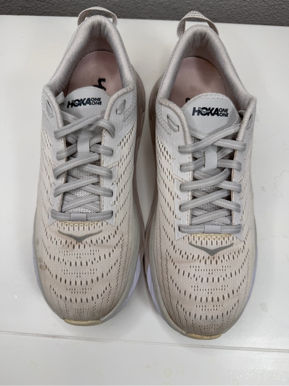Hoka One One ARAHI 4 Women's White and Light Gray Running Shoes - Picture 4 of 12
